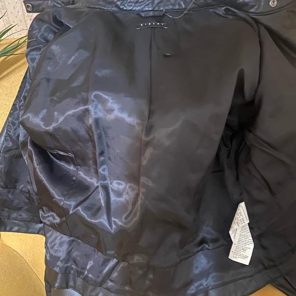 Sisley Leather Jacket. Gently pre-worn. - Picture 6 of 6